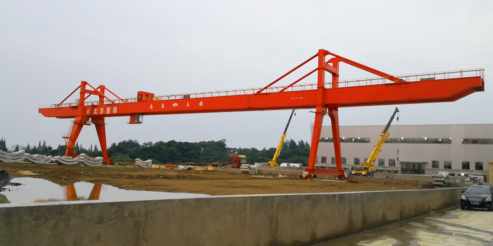 驚爆、總長100米龍門吊安裝完成！
